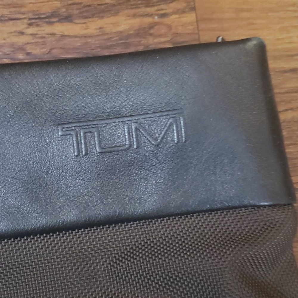 Tumi Large Brown Chic Edgy Feminine Travel Work Nylon Canvas Leather Trim Tote - Picture 2 of 11